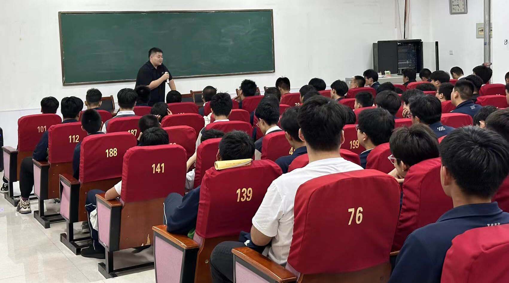 致努力的孩子们